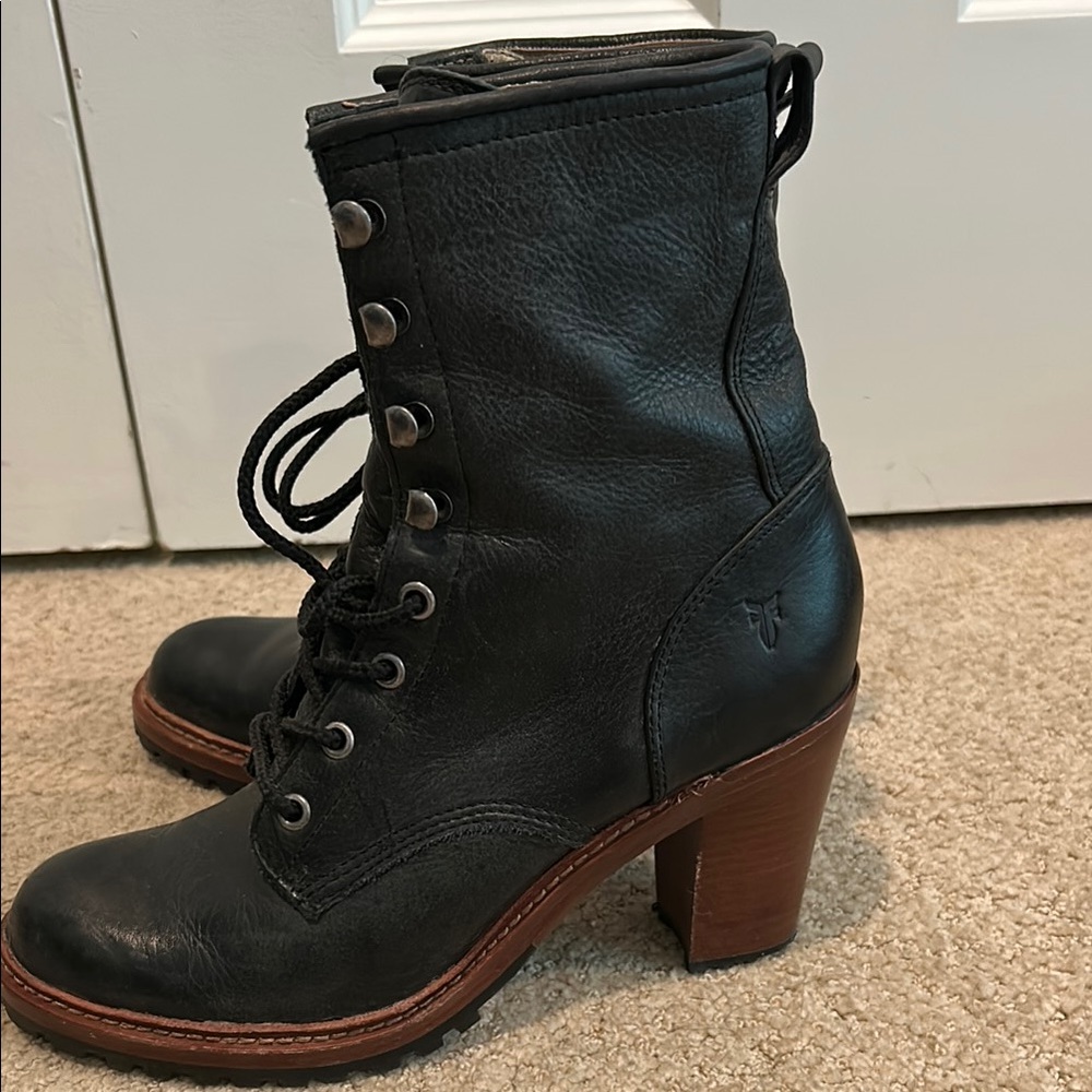 FRYE AND CO. Black Lace Up Boots with Chunky Heel